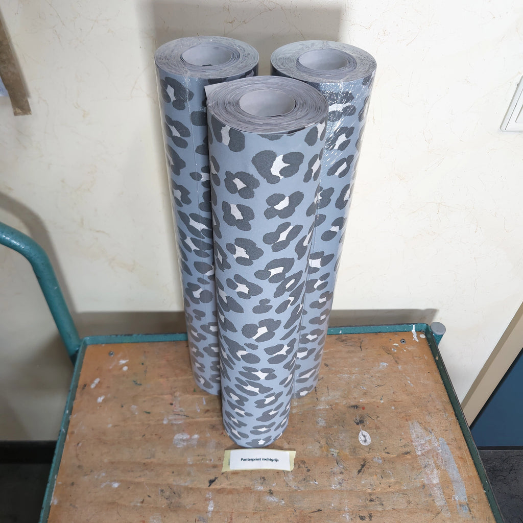 Panterprint zachtgrijs (per rol)