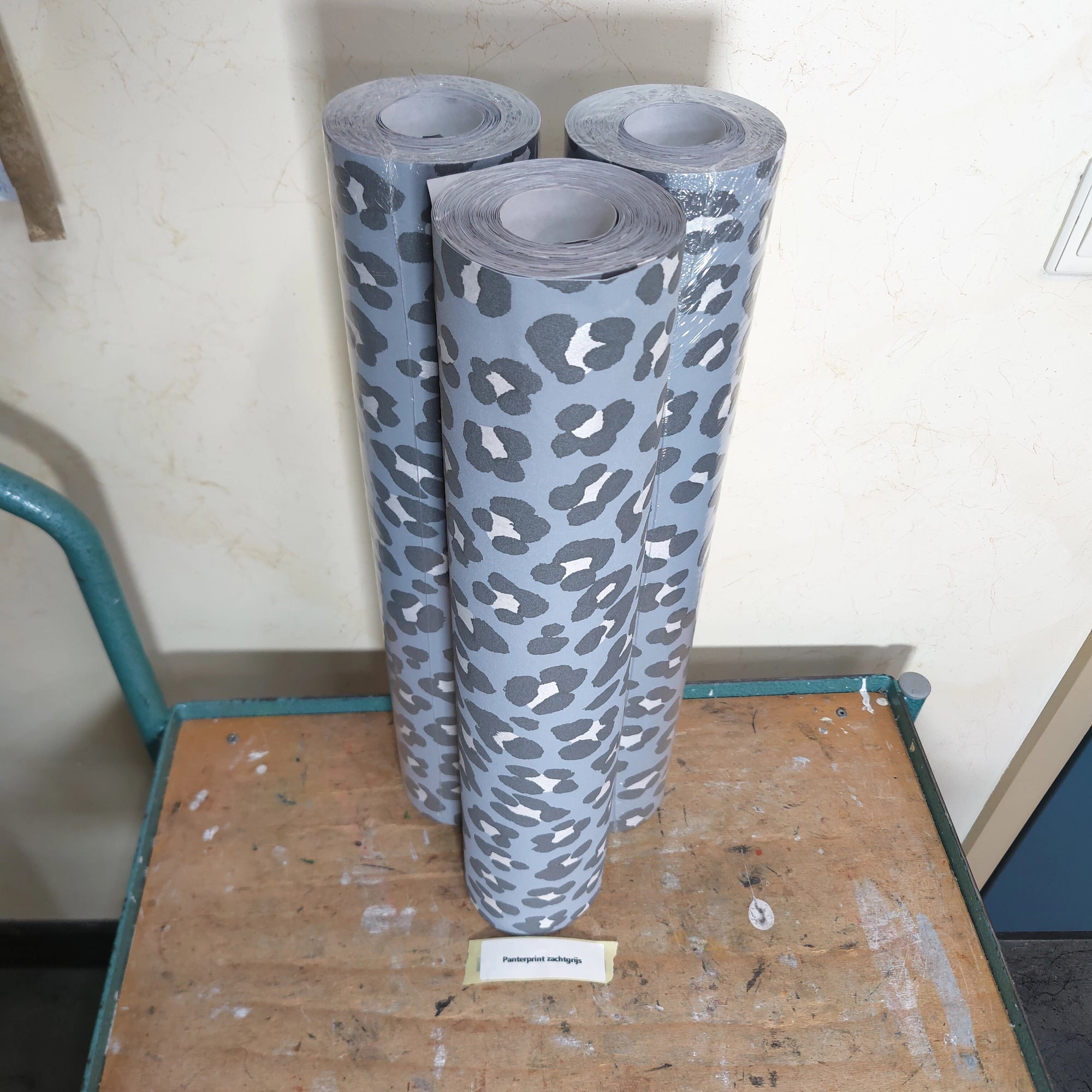 Panterprint zachtgrijs (per rol)